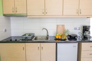 Kuchyňa alebo kuchynka v ubytovaní Golden Sun Villas