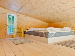 Foto de la galeria de Minimalist Cabin With Forest Views In Arvika a Arvika