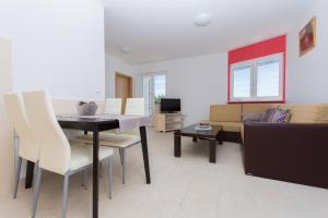 TV a/nebo společenská místnost v ubytování Apartment Ljuba
