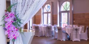 A restaurant or other place to eat at Domaine de Cicé-Blossac, Resort Spa & Golf