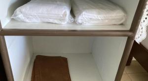 Postel nebo postele na pokoji v ubytování Capital O 75406 Hotel M Rojana