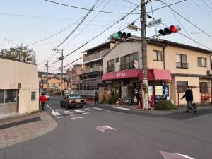 a traffic light on a city street with a building at 東福寺2 都憶 in Kyoto