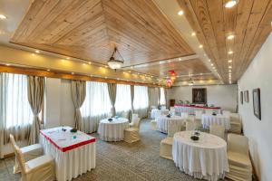 Posezení v ubytování Club Mahindra Mashobra + 37 fotografií