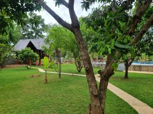 Taman di luar Liyon Rest sigiriya