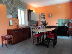 A kitchen or kitchenette at Casa Badinot