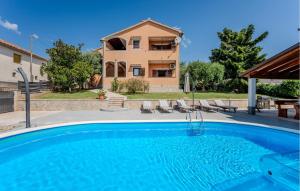 Bazén v ubytovaní Holiday Home Koromani V alebo v jeho blízkosti