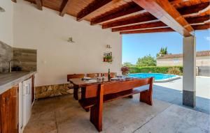 Bazén v ubytovaní Holiday Home Koromani V alebo v jeho blízkosti