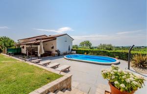 Bazén v ubytovaní Holiday Home Koromani V alebo v jeho blízkosti