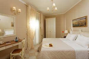 Postel nebo postele na pokoji v ubytování Ionia Suites