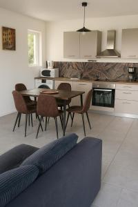 Η κουζίνα ή μικρή κουζίνα στο Maison les berges du lac