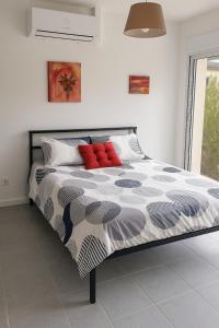 Ένα ή περισσότερα κρεβάτια σε δωμάτιο στο Maison les berges du lac