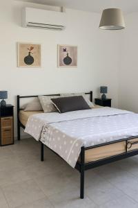 Ένα ή περισσότερα κρεβάτια σε δωμάτιο στο Maison les berges du lac