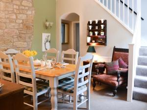 a dining room with a table and chairs at Conway - Cottage in Rothbury