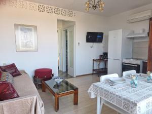 TV a/nebo společenská místnost v ubytování LASSI Apartment 2