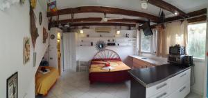 a kitchen with a small bed in a tiny house at Agenzia Aprea Appartamenti in Ponza