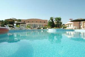 Bazén v ubytování Hotel Minerva nebo v jeho okolí
