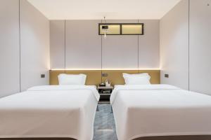 Postel nebo postele na pokoji v ubytování Pitton Bay Hotel + 5 fotografií