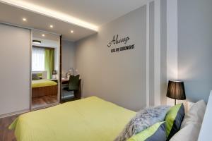 a bedroom with a bed and a sign that reads happy retirement at River Boulevards Apartment in Kraków