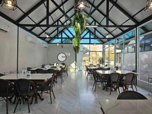 Restaurace v ubytování 111 Resort and Spa