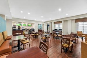 Posezení v ubytování Sleep Inn Lufkin