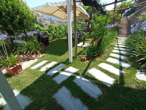 Κήπος έξω από το Casa Mia