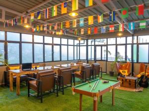 Restaurace v ubytování The Hosteller Mussoorie, Mall Road