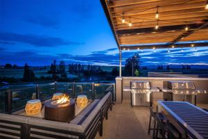 Home2 Suites By Hilton Kalispell, Mt的阳台或露台