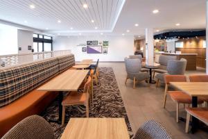 Home2 Suites By Hilton Kalispell, Mt的休息区