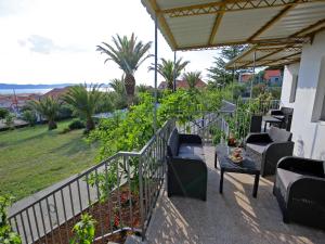 Balkón nebo terasa v ubytování Scenic Holiday Home in Bibinje near Sea + 37 fotografií