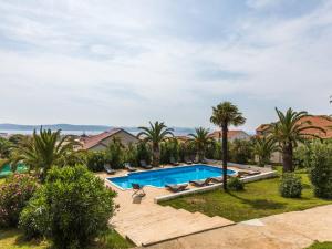 Bazén v ubytování Scenic Holiday Home in Bibinje near Sea nebo v jeho okolí