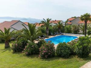 Bazén v ubytování Scenic Holiday Home in Bibinje near Sea nebo v jeho okolí