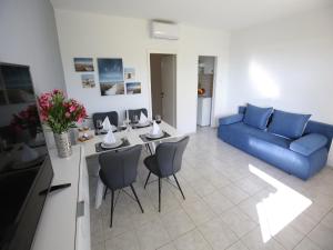 Posezení v ubytování Scenic Holiday Home in Bibinje near Sea