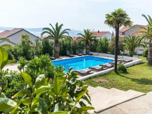 Bazén v ubytování Scenic Holiday Home in Bibinje near Sea nebo v jeho okolí