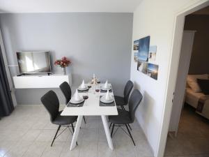Posezení v ubytování Scenic Holiday Home in Bibinje near Sea
