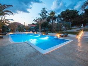 Bazén v ubytování Scenic Holiday Home in Bibinje near Sea nebo v jeho okolí