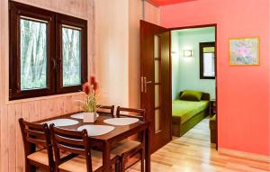Ένα ή περισσότερα κρεβάτια σε δωμάτιο στο 1 Bedroom Lovely Home In Lazy