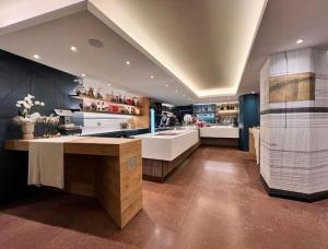 a large room with aasteryasteryasteryasteryasteryasteryasteryasteryasteryasteryastery at Pie Castello in Susegana