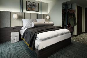 a bedroom with a large bed with white pillows at Gausta Sportell in Gaustablikk