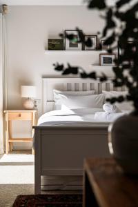 En eller flere senge i et værelse på Blue Mist Hideaway