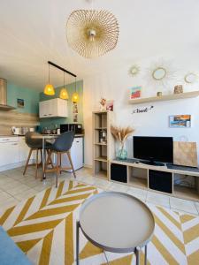 Dapur atau dapur kecil di Studio indépendant 2 étoiles 200m de la mer
