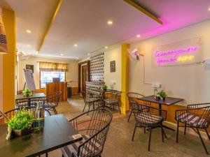 Posezení v ubytování The Hosteller Mussoorie, Mall Road