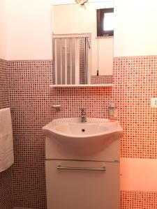 A bathroom at L'Isola del Sale