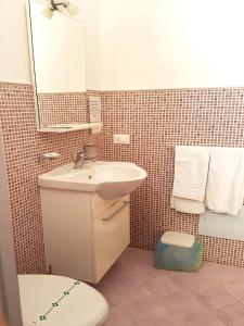 A bathroom at L'Isola del Sale