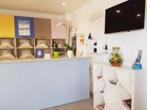 A kitchen or kitchenette at L'Isola del Sale