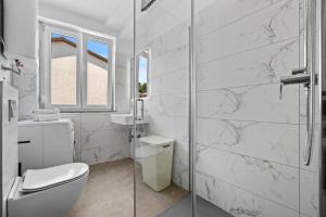 Koupelna v ubytování Apartmani Paliska