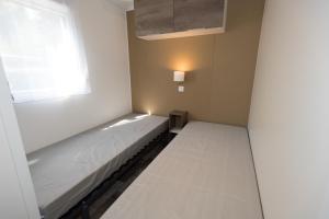 Postel nebo postele na pokoji v ubytování Mobil Home 458 Siblu La Réserve Gastes + 27 fotografií