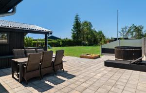 Κήπος έξω από το Gorgeous Home In Hadsund With Wifi +14 φωτογραφίες