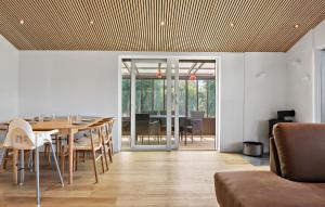 Χώρος καθιστικού στο Gorgeous Home In Hadsund With Wifi