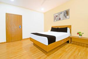 a bedroom with a bed and a wooden floor at Super Townhouse Melody Mings in Upal +25 photos