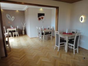 Restaurace v ubytování Gästehaus am Sonnenberg